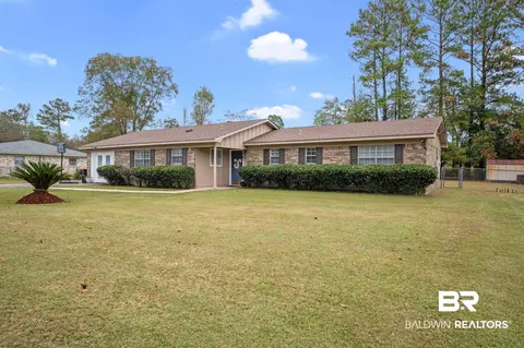606 Hutchinson Ave, Bay Minette, AL 36507
