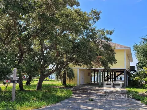 176 W 8th Ave, Gulf Shores, AL 36542