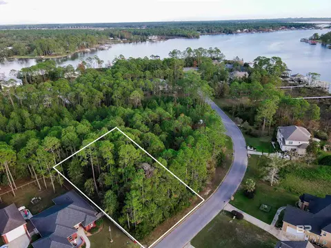 9090 Bay Point Dr, Elberta, AL 36530