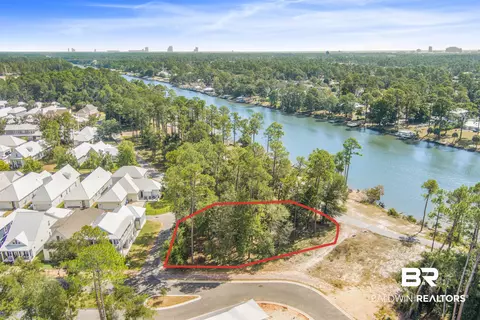 2590 Chastain St, Gulf Shores, AL 36542