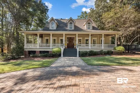 8 Summer Ln, Fairhope, AL 36532