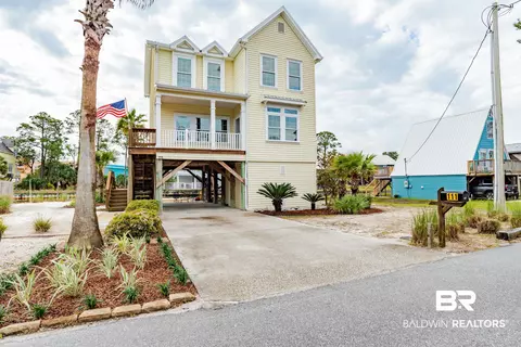 111 W 6th Ave, Gulf Shores, AL 36542