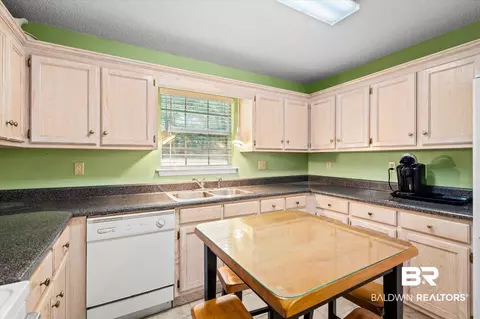 381 Lakeview Dr, Mobile, AL 36695 photo 8