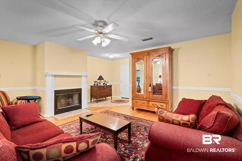 381 Lakeview Dr, Mobile, AL 36695 photo 2