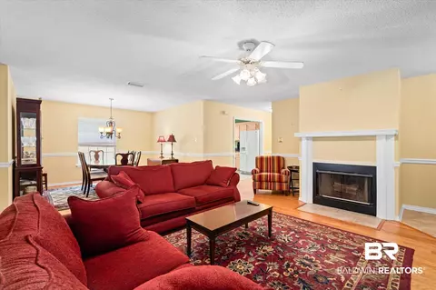 381 Lakeview Dr, Mobile, AL 36695 photo 4