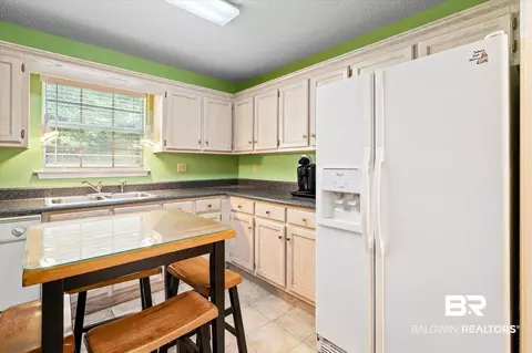 381 Lakeview Dr, Mobile, AL 36695 photo 7