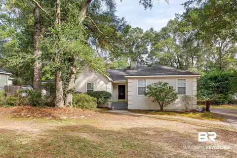 381 Lakeview Dr, Mobile, AL 36695