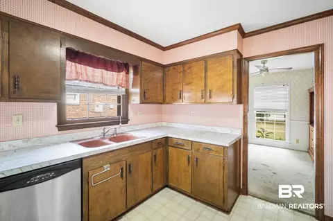 524 Hillcrest Rd, Mobile, AL 36608 photo 9