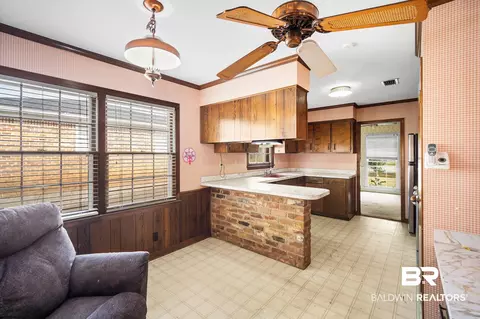 524 Hillcrest Rd, Mobile, AL 36608 photo 4