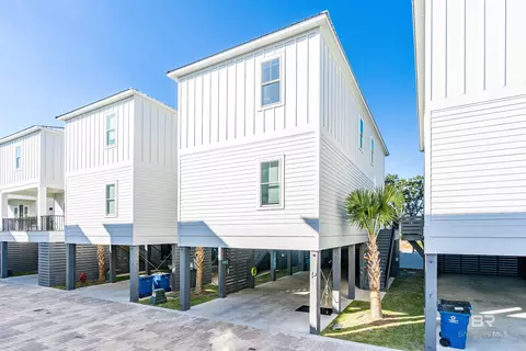 115 W 10th St #P, Gulf Shores, AL 36542
