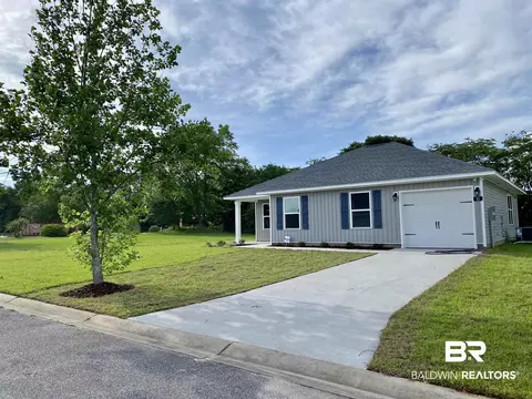 95 Cottage Ln, Atmore, AL 36502