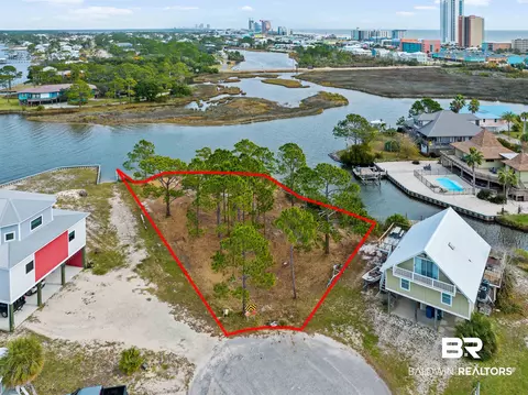 316 W 8th St, Gulf Shores, AL 36542