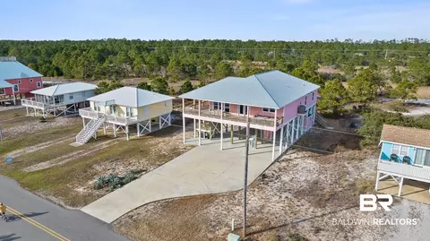5601 Pizarro Ave, Gulf Shores, AL 36542