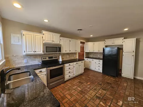 5604 Central Dr, Mobile, AL 36618 photo 3