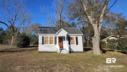 5604 Central Dr, Mobile, AL 36618