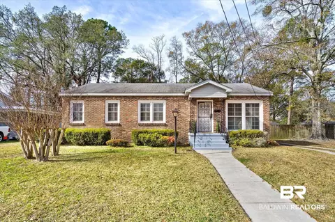 16 E Chadwick Dr, Mobile, AL 36606