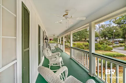 962 E Highpoint Dr, Mobile, AL 36693 photo 2