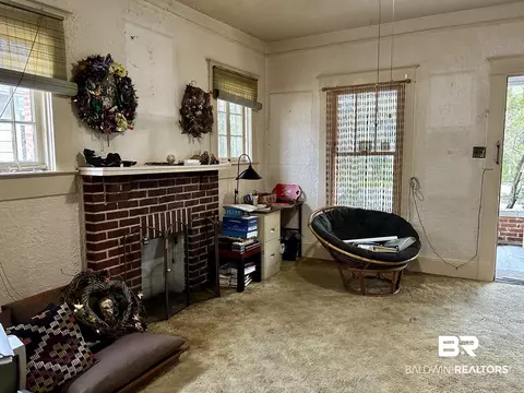 156 Crenshaw St, Mobile, AL 36606 photo 2