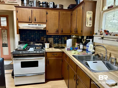 156 Crenshaw St, Mobile, AL 36606 photo 4