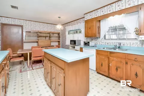 5705 Empress Dr, Mobile, AL 36609 photo 9