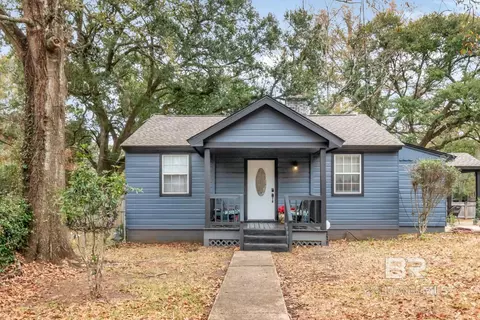 5100 S Pineview Ln, Mobile, AL 36608