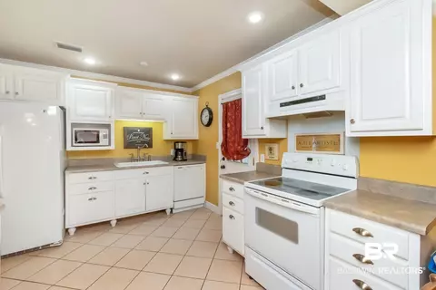 5100 S Pineview Ln, Mobile, AL 36608 photo 6