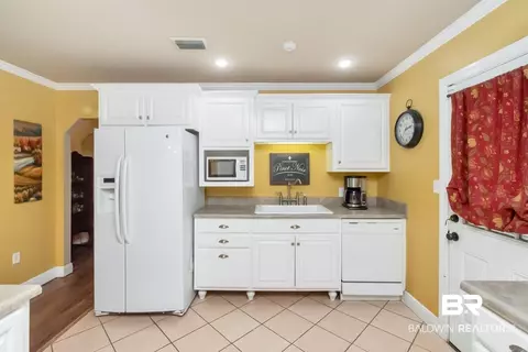 5100 S Pineview Ln, Mobile, AL 36608 photo 9