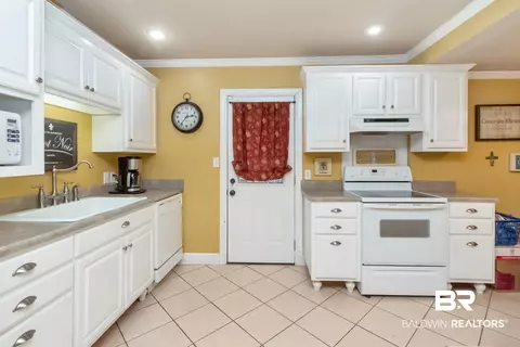 5100 S Pineview Ln, Mobile, AL 36608 photo 7