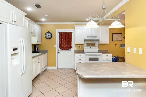 5100 S Pineview Ln, Mobile, AL 36608 photo 8