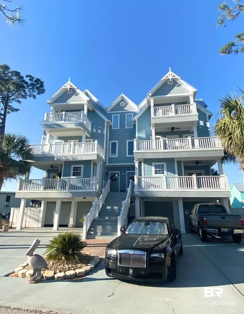116 W 5th Ave #A, Gulf Shores, AL 36542