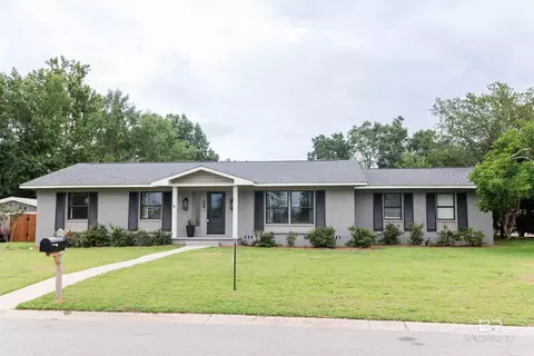 553 Jan Dr, Fairhope, AL 36532