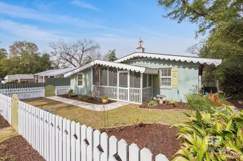 411 Volanta Ave, Fairhope, AL 36532
