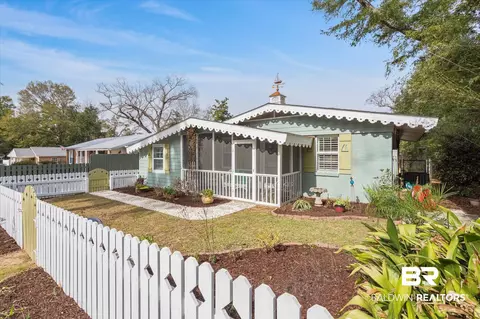 411 Volanta Ave, Fairhope, AL 36532
