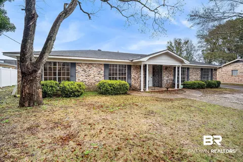 421 Pennington Cir, Mobile, AL 36606 photo 3
