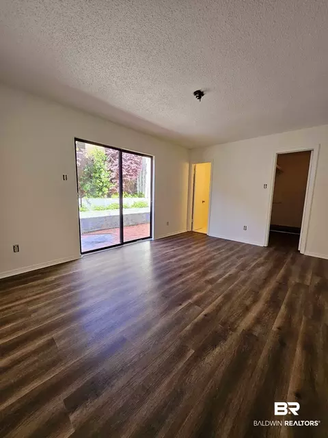 5732 Green Tree Rd, Mobile, AL 36609 photo 2