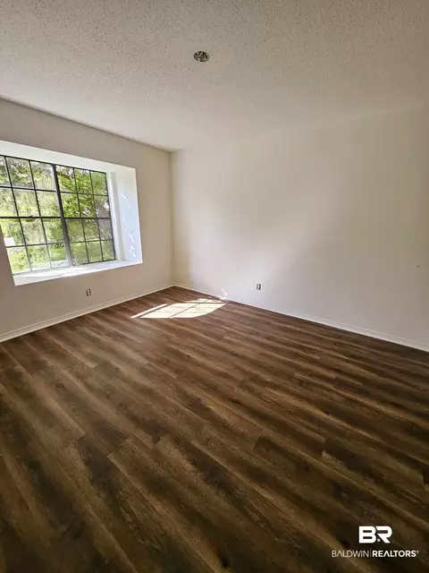 5732 Green Tree Rd, Mobile, AL 36609 photo 4