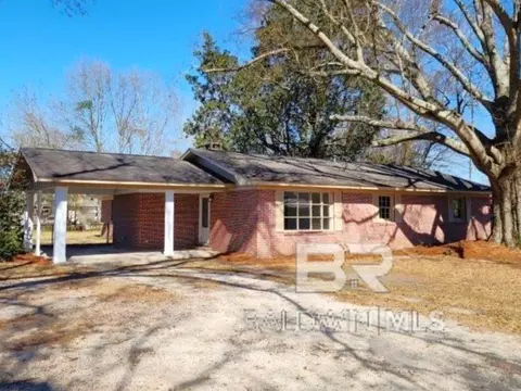 613 E Oak St, Atmore, AL 36502