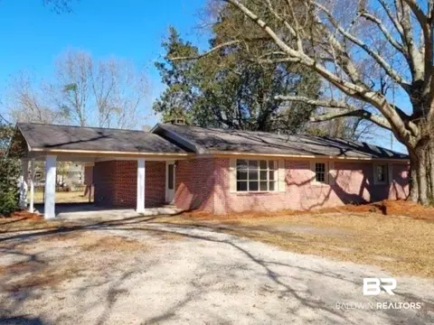 613 E Oak St, Atmore, AL 36502