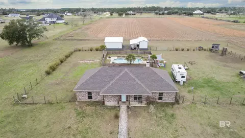 10021 Williams Ln, Elberta, AL 36530