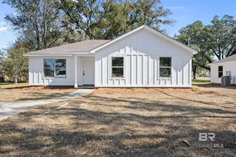 206 N Day Ave, Bay Minette, AL 36507