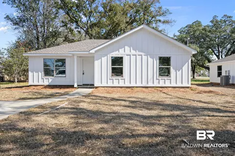 206 N Day Ave, Bay Minette, AL 36507