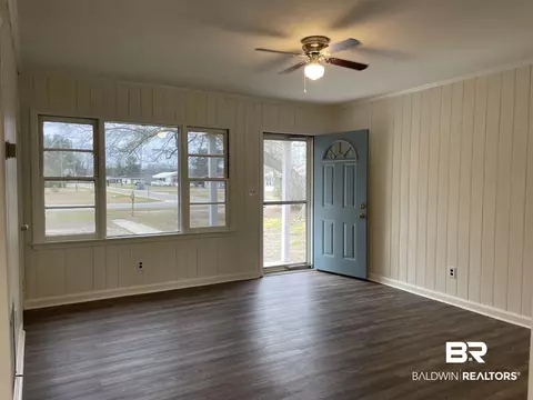 701 E Craig St, Atmore, AL 36502 photo 4