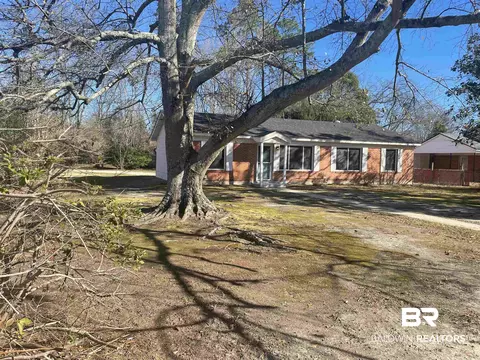 701 E Craig St, Atmore, AL 36502 photo 3