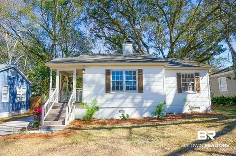 215 Pinehill Dr, Mobile, AL 36606