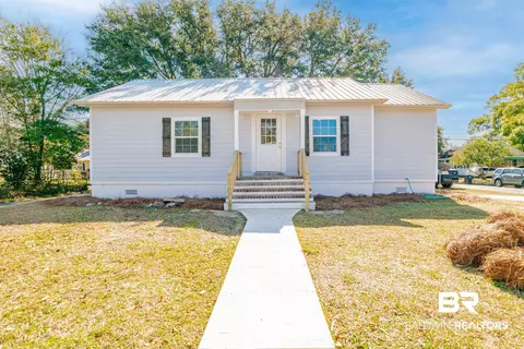300 2nd St, Chickasaw, AL 36611