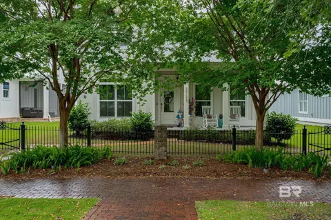 2723 Arcadia St, Gulf Shores, AL 36542