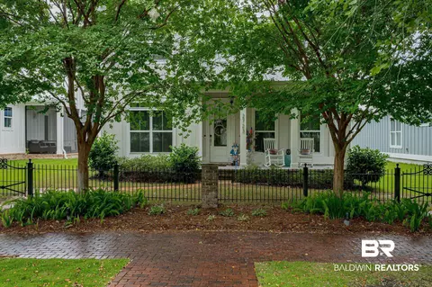 2723 Arcadia St, Gulf Shores, AL 36542