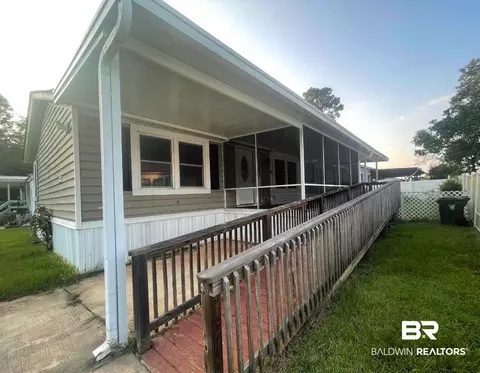 1318 Ridgewood Dr, Lillian, AL 36549
