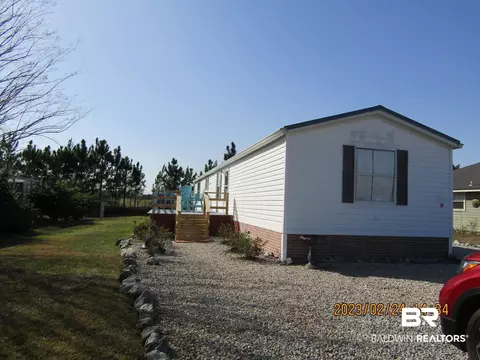 1928 Ridgewood Dr, Lillian, AL 36549