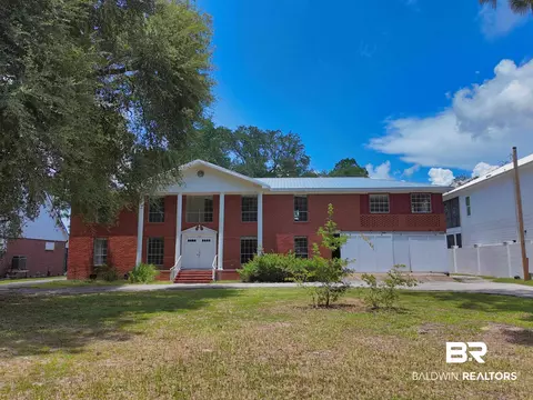 726 W Canal Dr, Gulf Shores, AL 36542